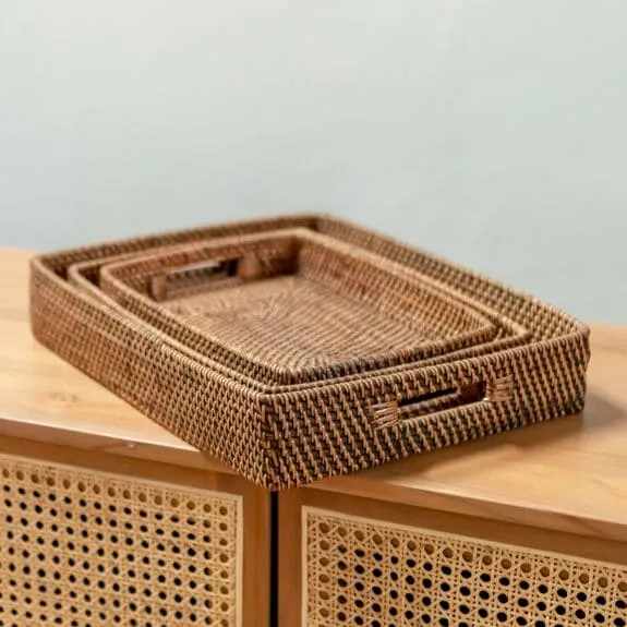 Plateau artisanal en rotin tressé