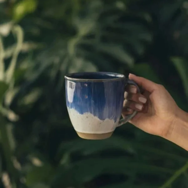 Mug en céramique bleue