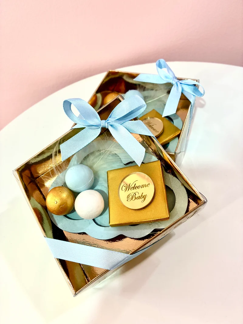 Nuage Bleu magnet avec son carré de chocolat | cadeau invité | cérémonie | baptême