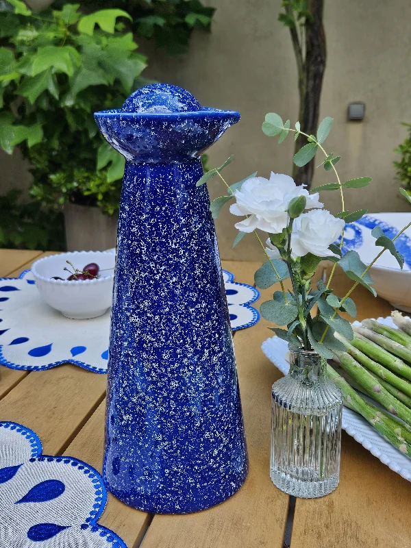 Carafe en céramique artisanale bleue