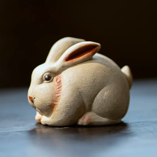 Mascotte de Thé Cerf Sacré en Argile