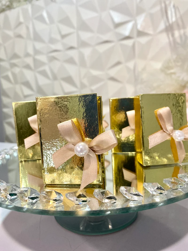 Gold box avec dragées | cadeaux invités |
