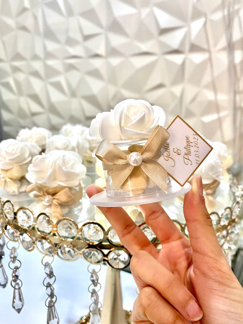 Flowersbox plexi personnaliséesavec dragées | cadeaux invités | mariage | fiançailles