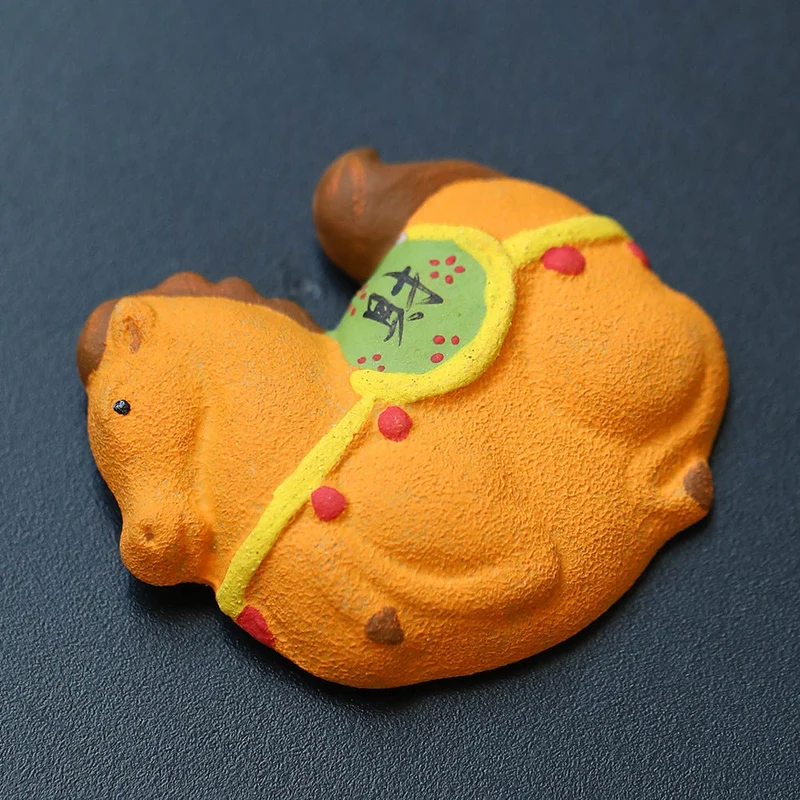 Mascottes de thé cheval orange en argile