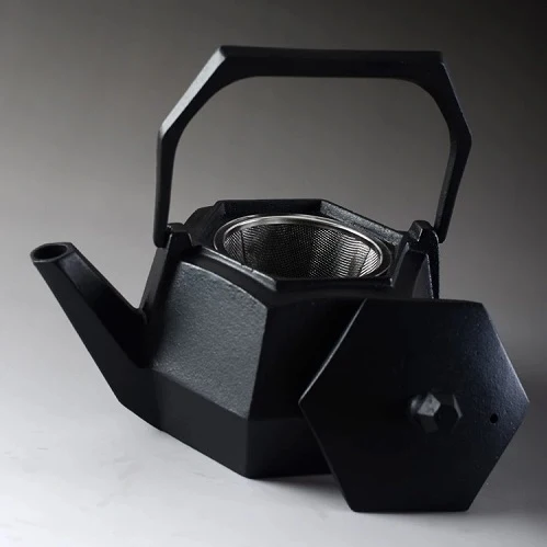 THÉIÈRE EN FONTE NOIRE MAT