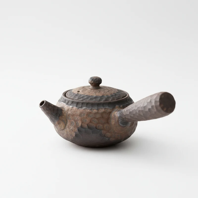 THÉIÈRE EN CÉRAMIQUE ARTISANALE MANCHE CREUX