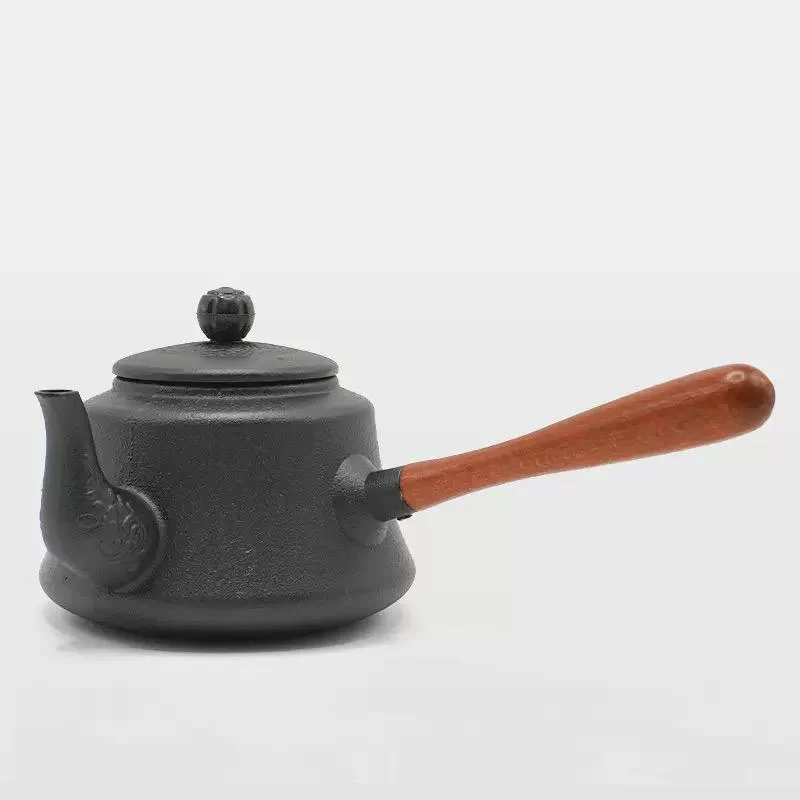 THÉIÈRE EN FONTE AVEC MANCHE (FILTRE EN INOX)