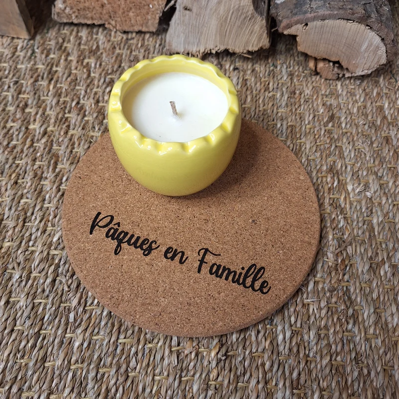 Dessous en liege avec bougie œuf