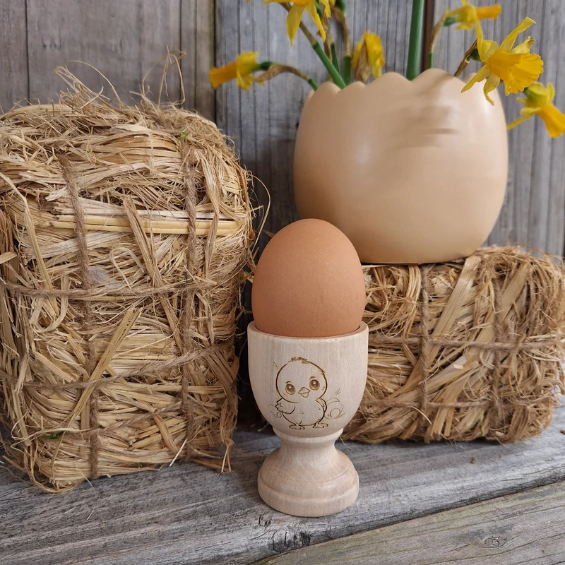 Coquetier avec oeuf en nougat