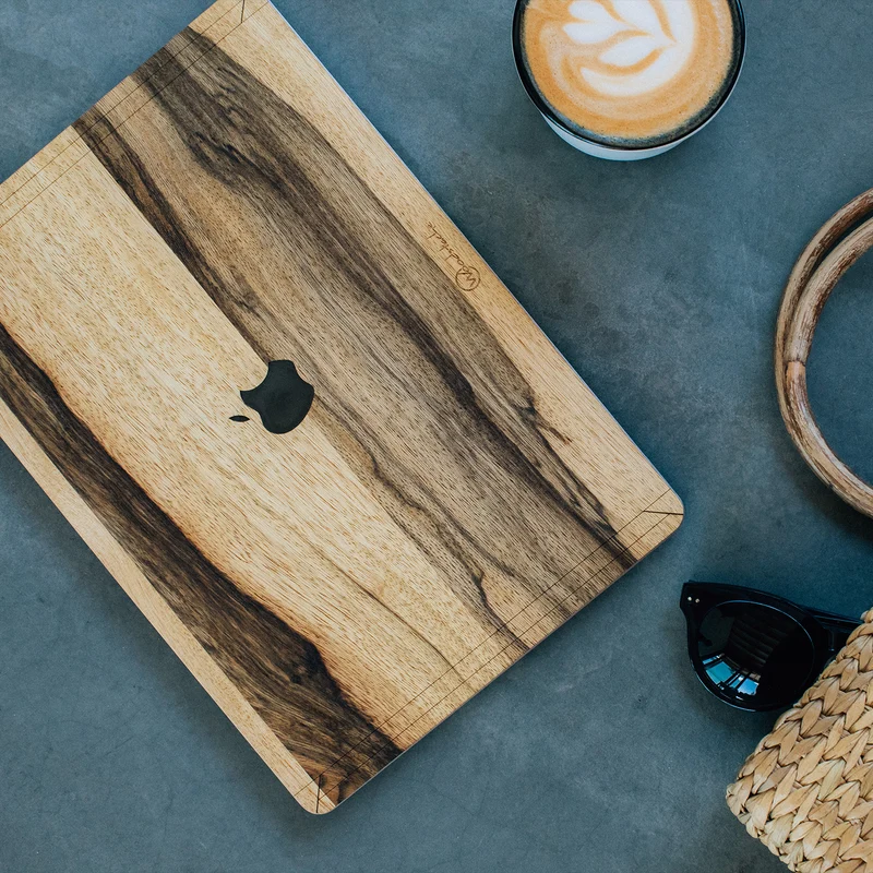 Cover en bois MacBook BLACK FRAKE Essentiel Made in France