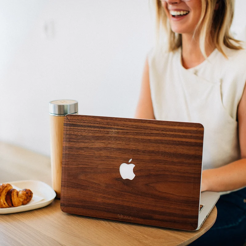 Cover en bois MacBook NOYER Essentiel Made in France