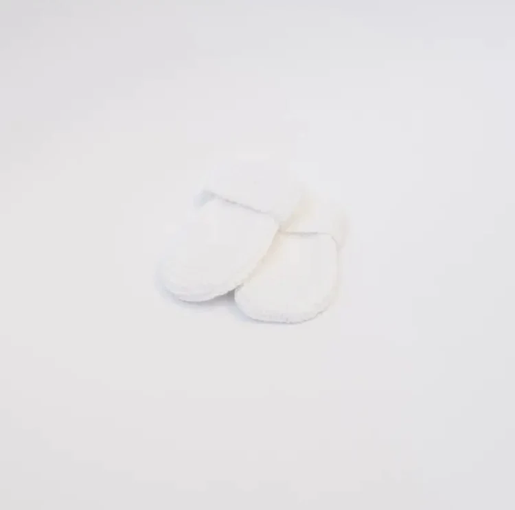 Moufles de naissance, Manufacture de layette
